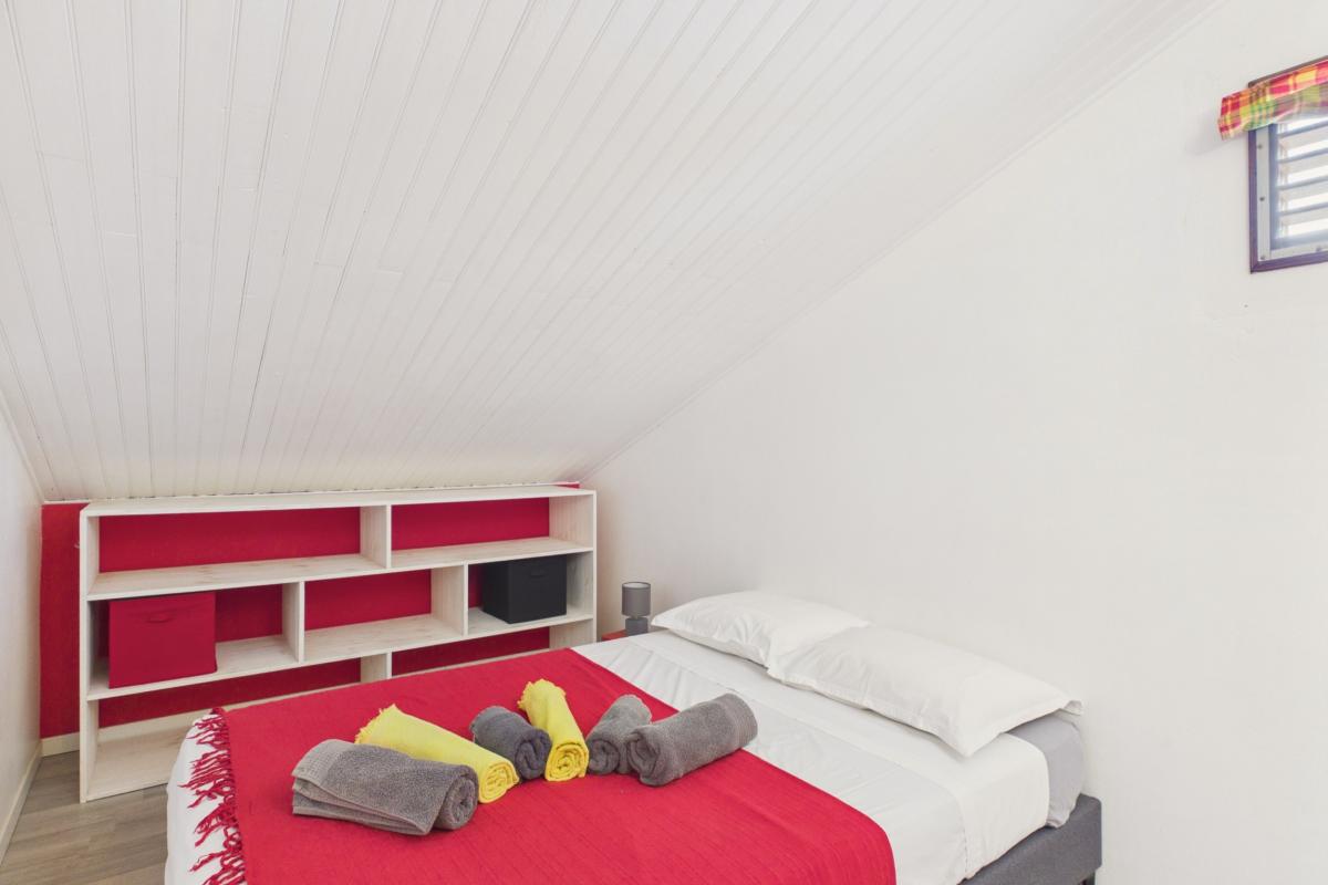 piscine-4 chambres-villa-sainte-luce-8-personnes -chambre 4